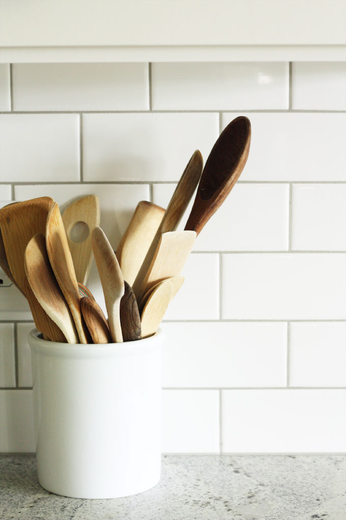 white kitchen subway tile