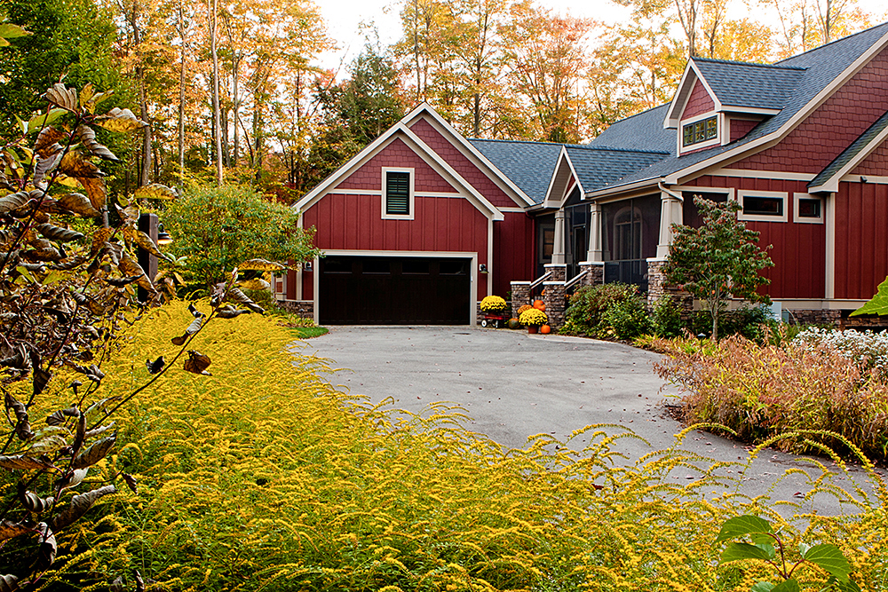 Get inspiration for beautiful Fall landscaping and DIY Fall wreaths!