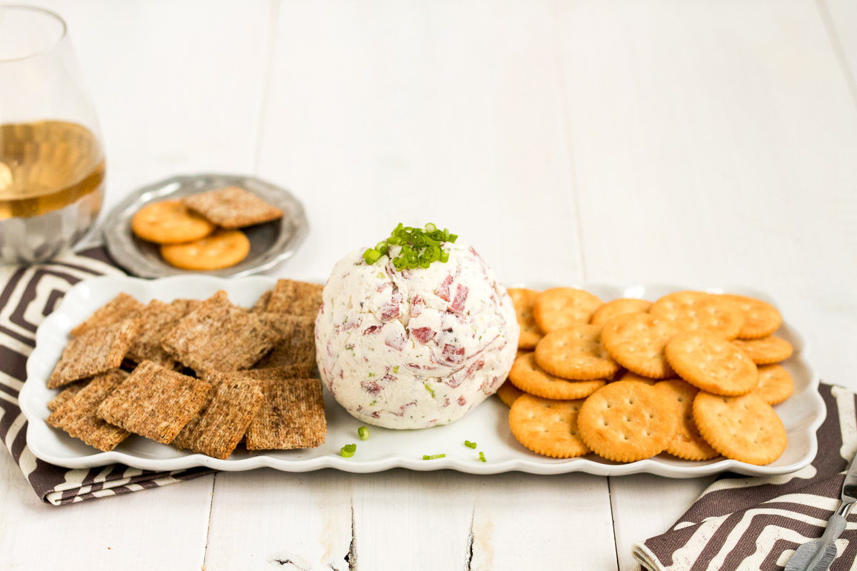 Make this easy, 4-ingredient cheese ball to your next holiday party!