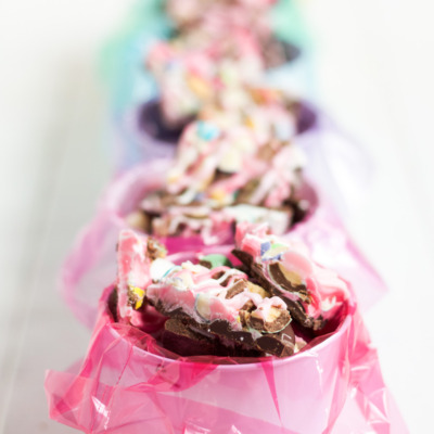 Make this yummy white chocolate Easter candy bark!