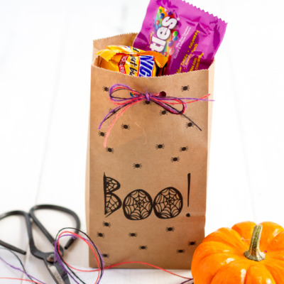 These free printable halloween treat bags are an easy and festive DIY!
