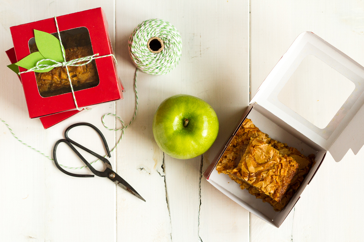 These caramel apple blondie bars are the perfect Fall treat! Buttery, sweet, and full of caramel apple goodness!