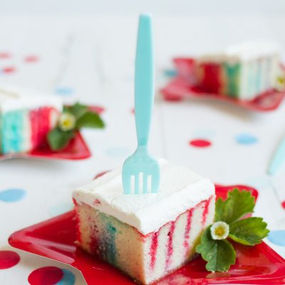 Make this easy and delicious red, white, and blue patriotic cake for the 4th of July!