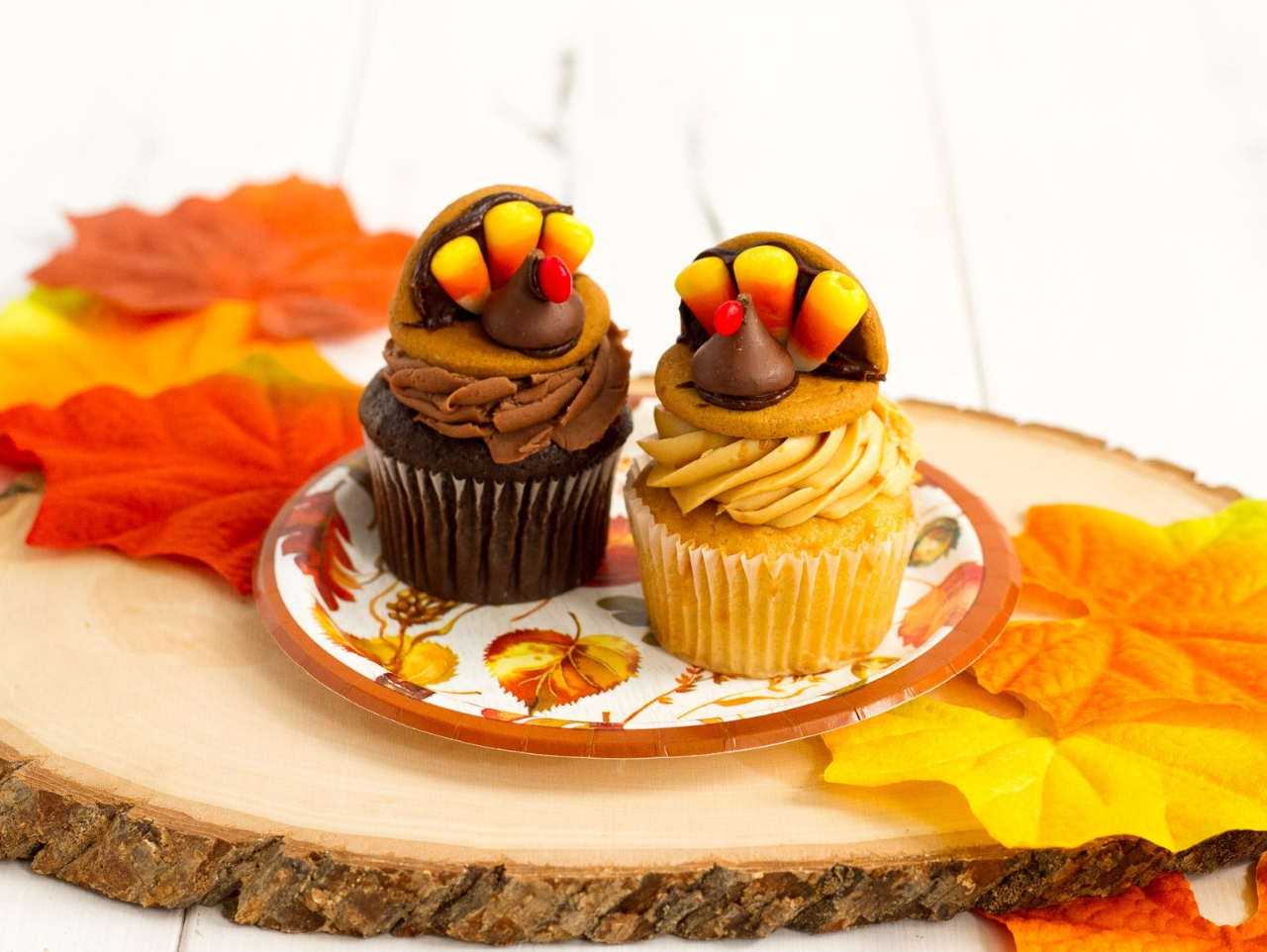 With all store-bought ingredients, these turkey cookies are a fast and easy, kid-friendly project. They also make cute cupcake toppers or card holders!