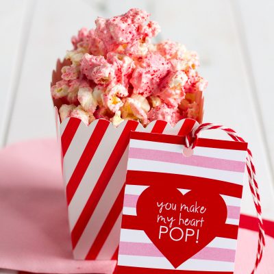 red hot white chocolate cinnamon popcorn with printable gift tags