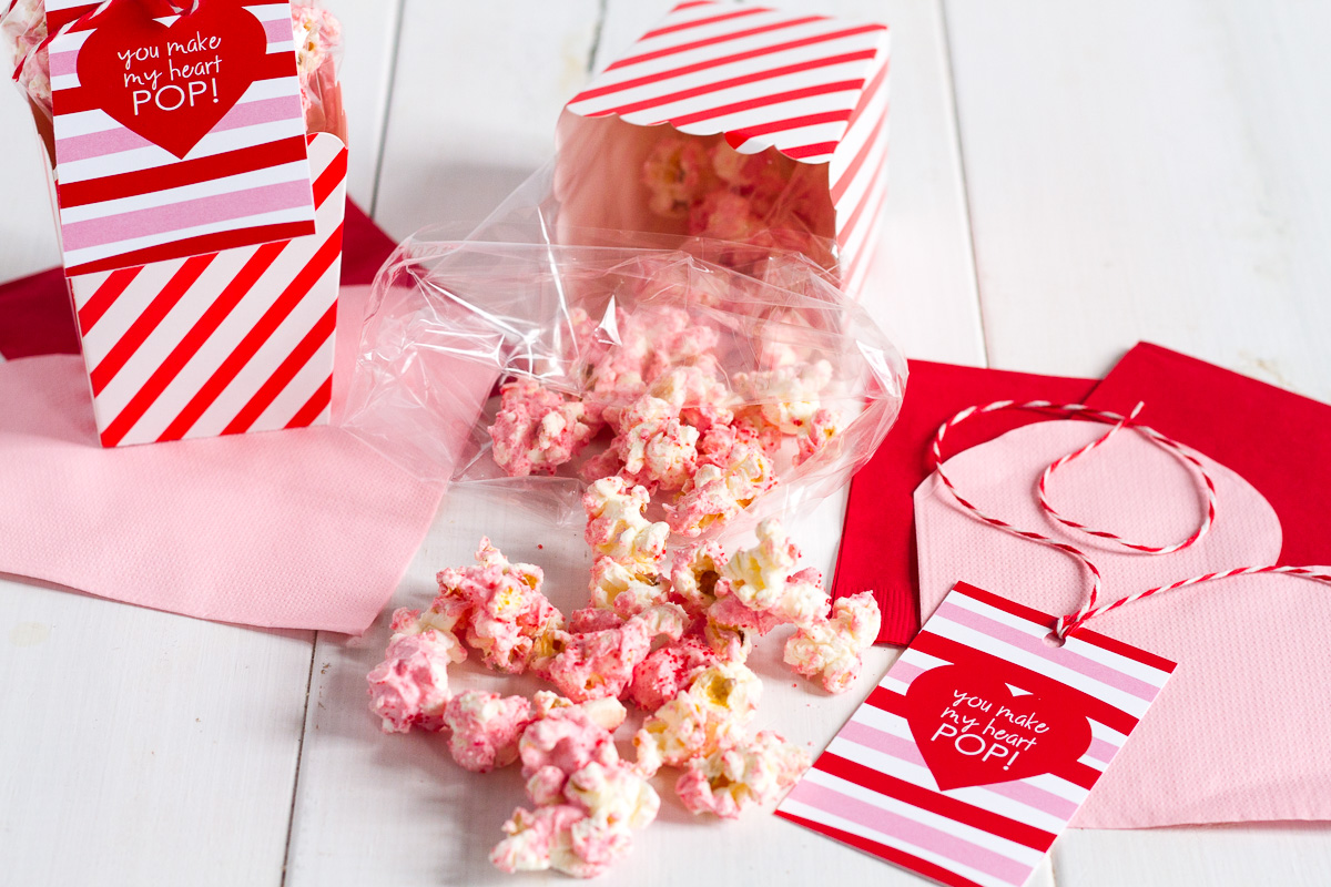 red hot white chocolate cinnamon popcorn with printable gift tag