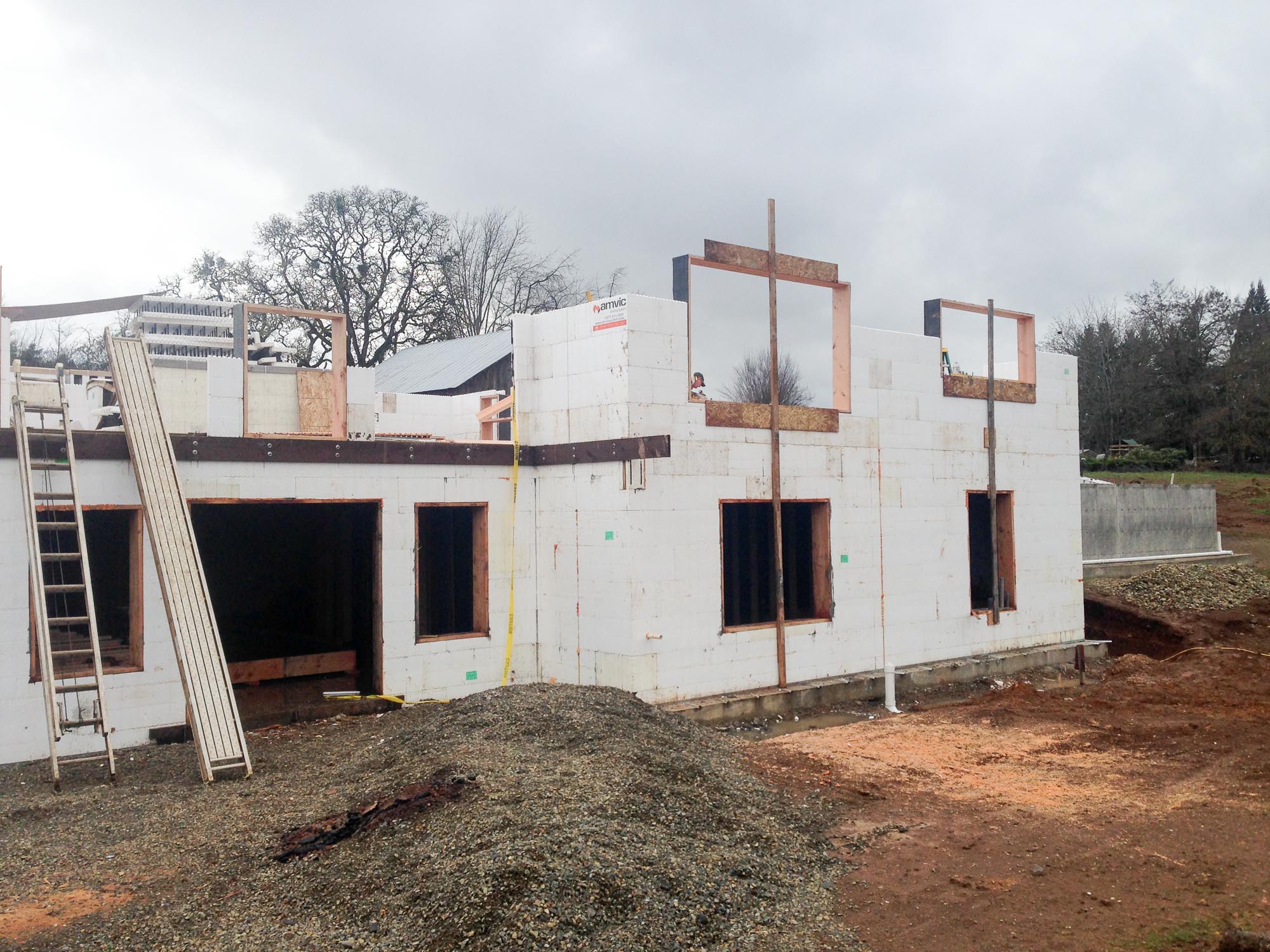 modern farmhouse construction