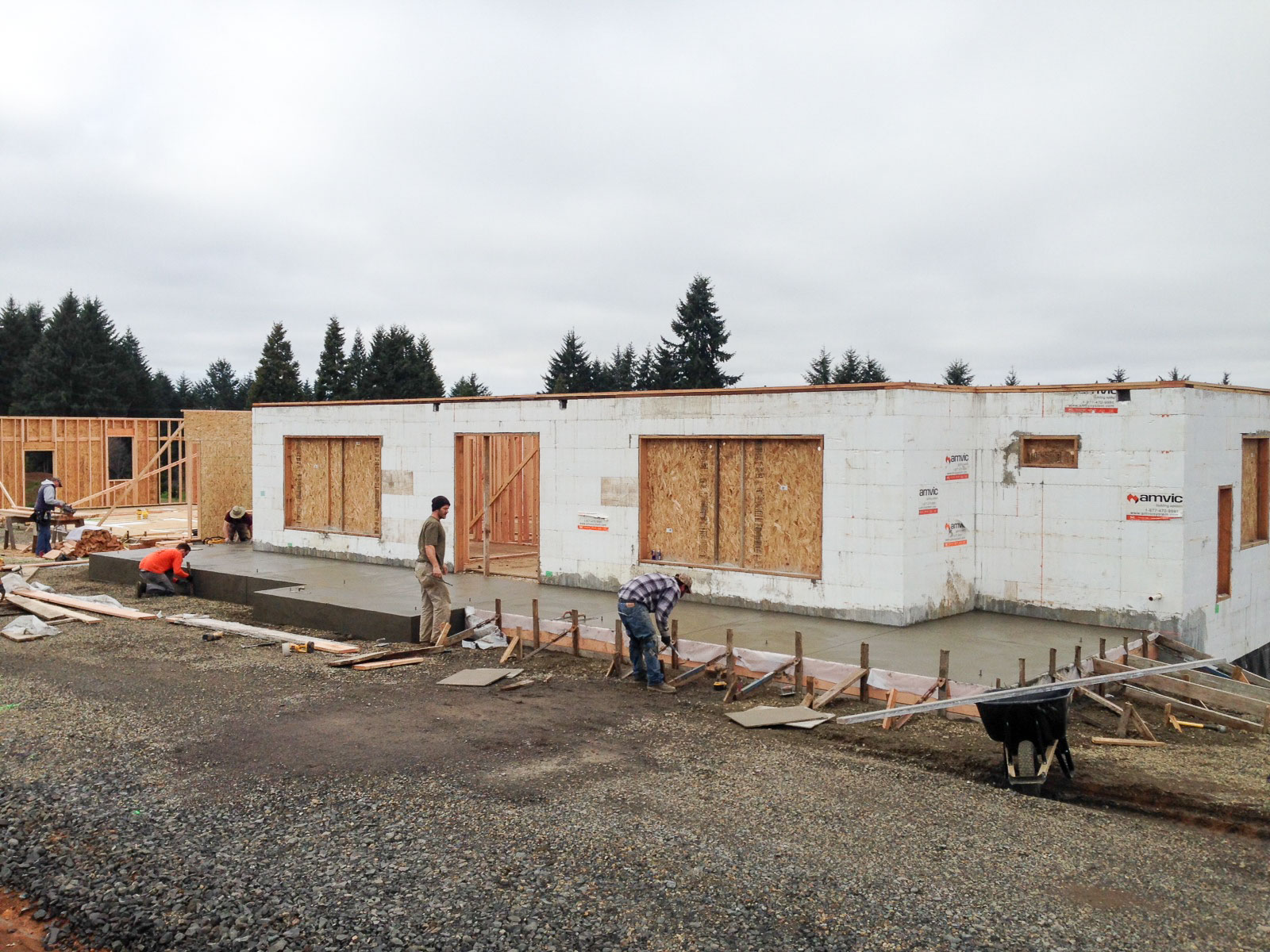 modern farmhouse construction